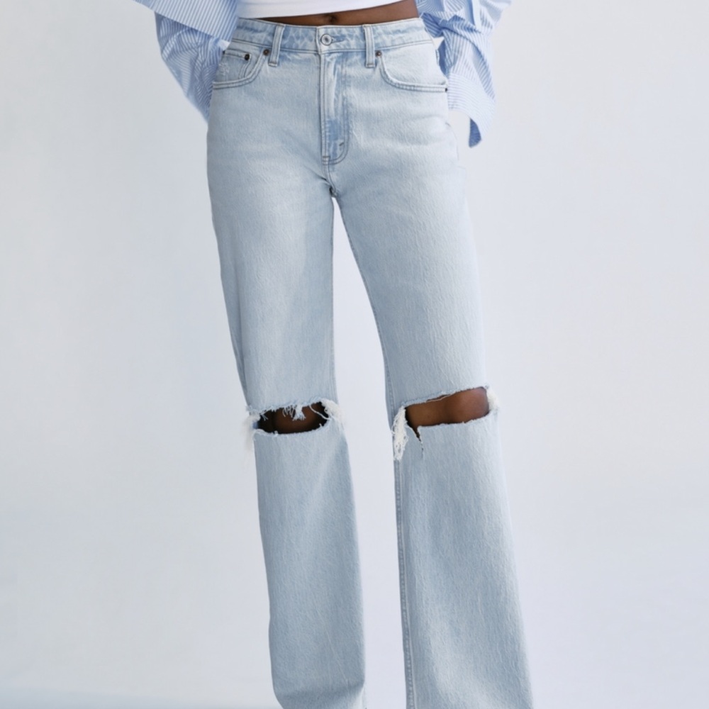 Abercrombie & Fitch Ultra High Rise Relaxed Cropped Jean